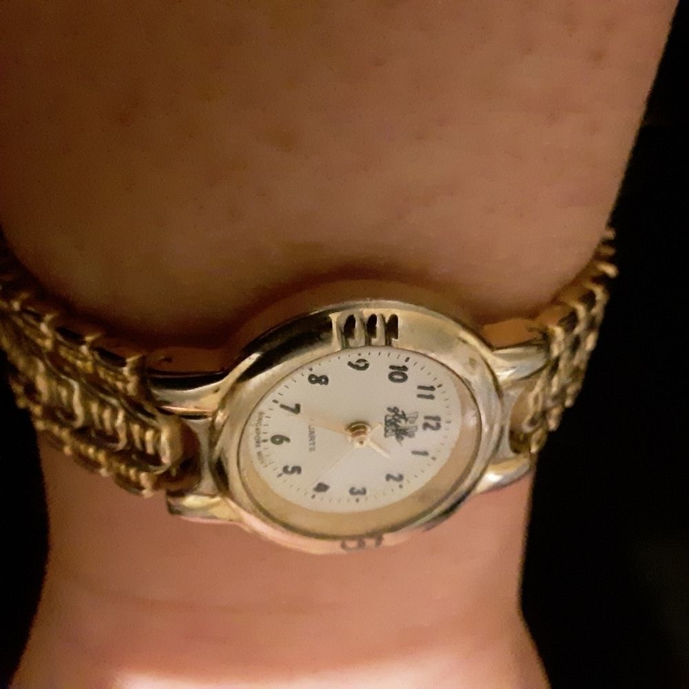 Golden L.A. STYLE watch - Picture 3 of 7